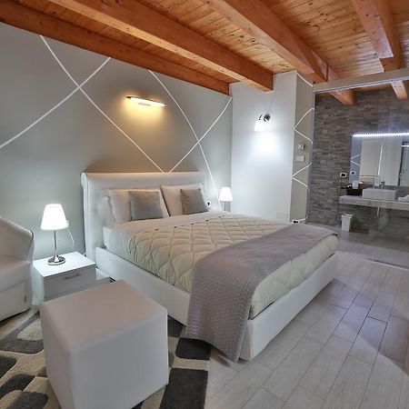 Villa Giulia Del Cavaliere Кастровиллари Экстерьер фото